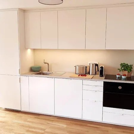 Bright & Airy Designed Home, Balcony, 1 Min ماتوسينهوس