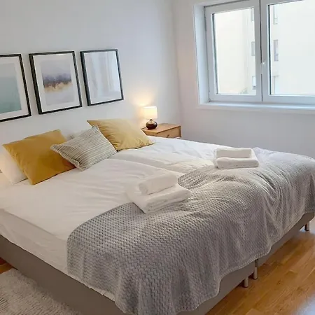 Bright & Airy Designed Home, Balcony, 1 Min * 마토지뉴스