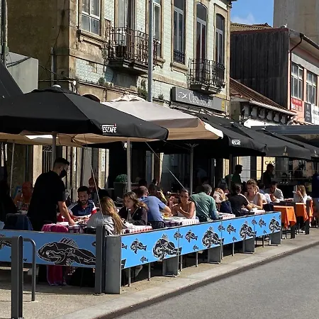 Bright & Airy Designed Home, Balcony, 1 Min *