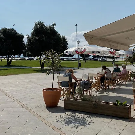 Bright & Airy Designed Home, Balcony, 1 Min * Matosinhos (Porto)