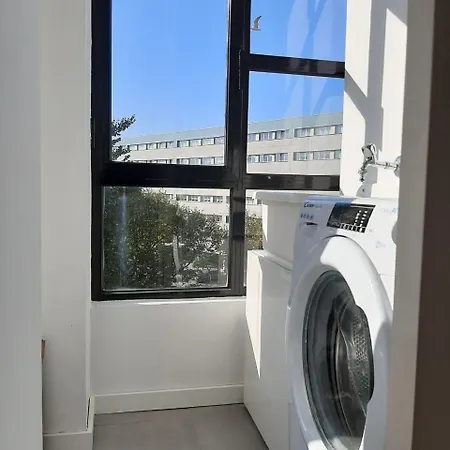 Bright & Airy Designed Home, Balcony, 1 Min * 마토지뉴스
