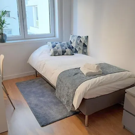 아파트 Bright & Airy Designed Home, Balcony, 1 Min